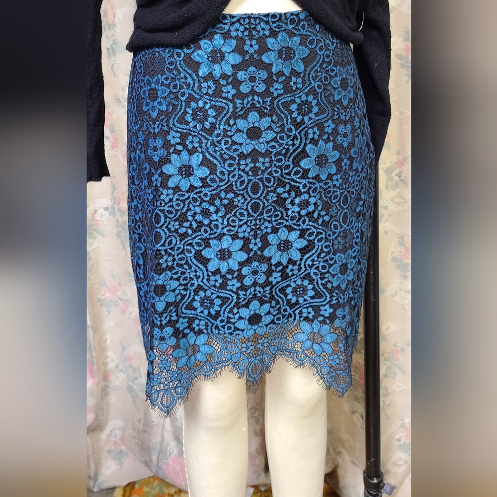 Lace skirt